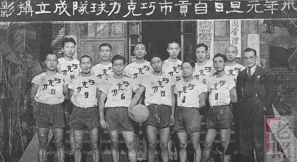 影片由奥斯卡最好影片《艺术家》的导演米歇尔·哈扎纳维希乌斯执导，聚焦上世纪六七十年月的法国影坛，要讲述戈达尔和女作家/演员安妮·维亚泽姆斯基之间真实的恋爱故事，由路易斯·加瑞尔出演蒲月风暴期间的戈达尔。